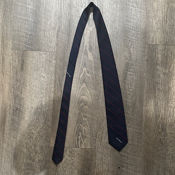 Classic Navy and Red Striped Men's Tie - Picture 1 of 3